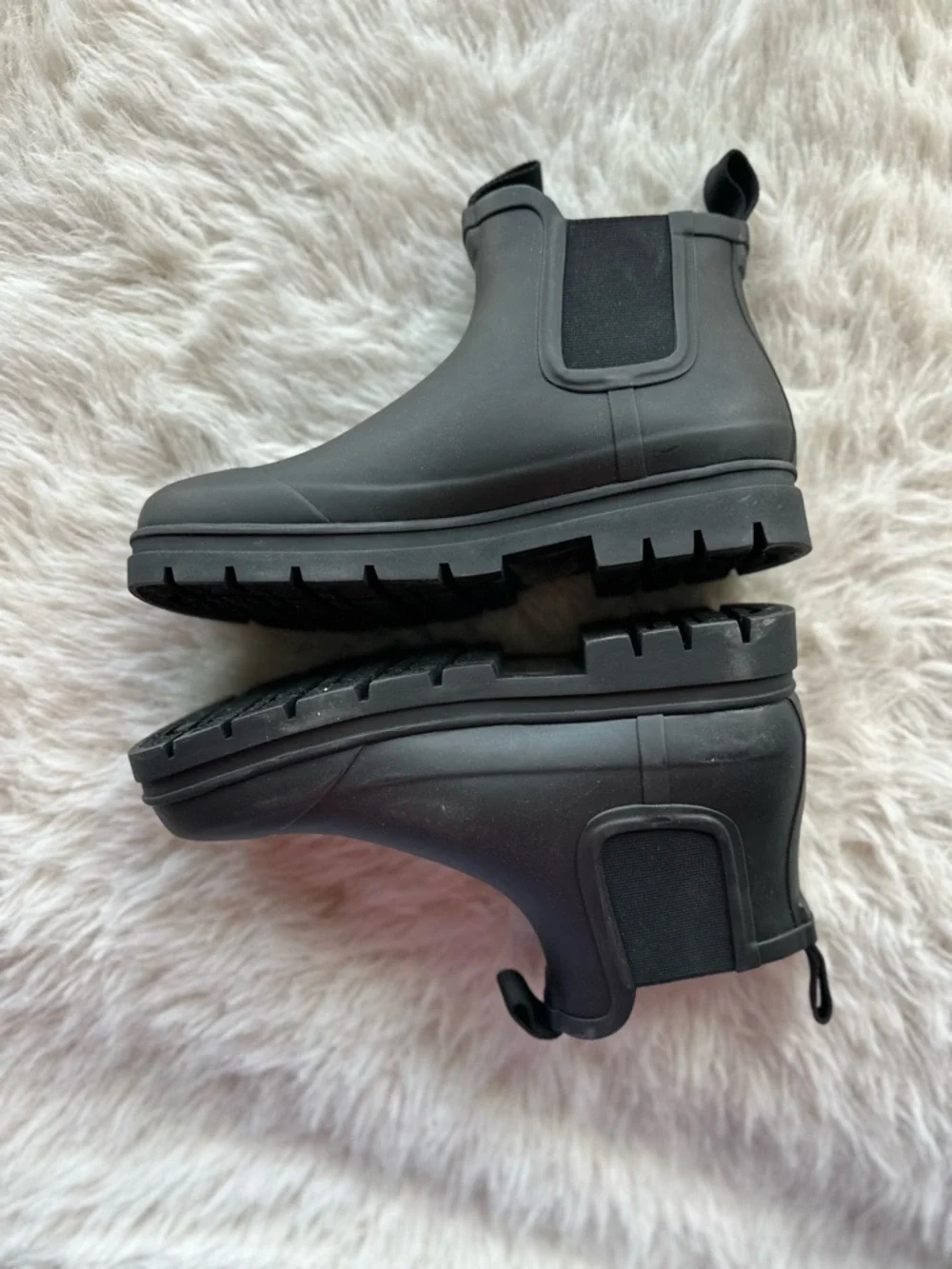 Everlane women’s Black Chelsea Rain Boots slip resistant - Picture 6 of 13